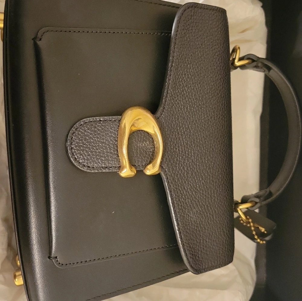 New coach bag leave a comment for private pricing.
